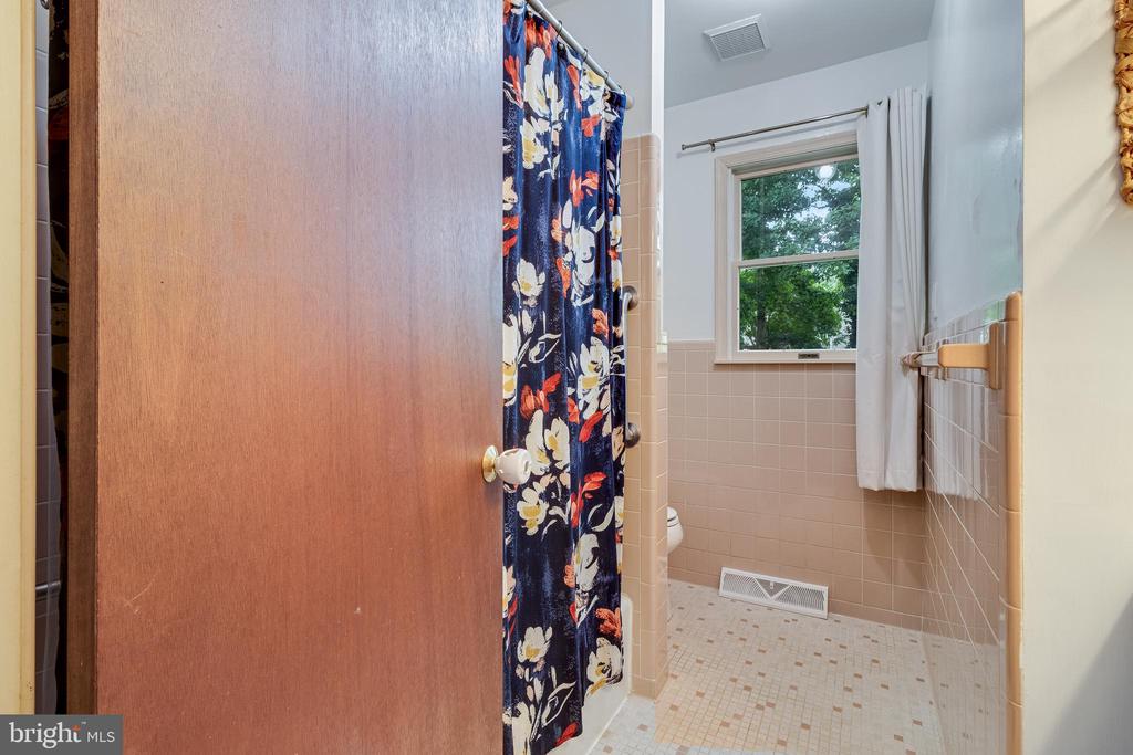 36035 ARMY NAVY DRIVE