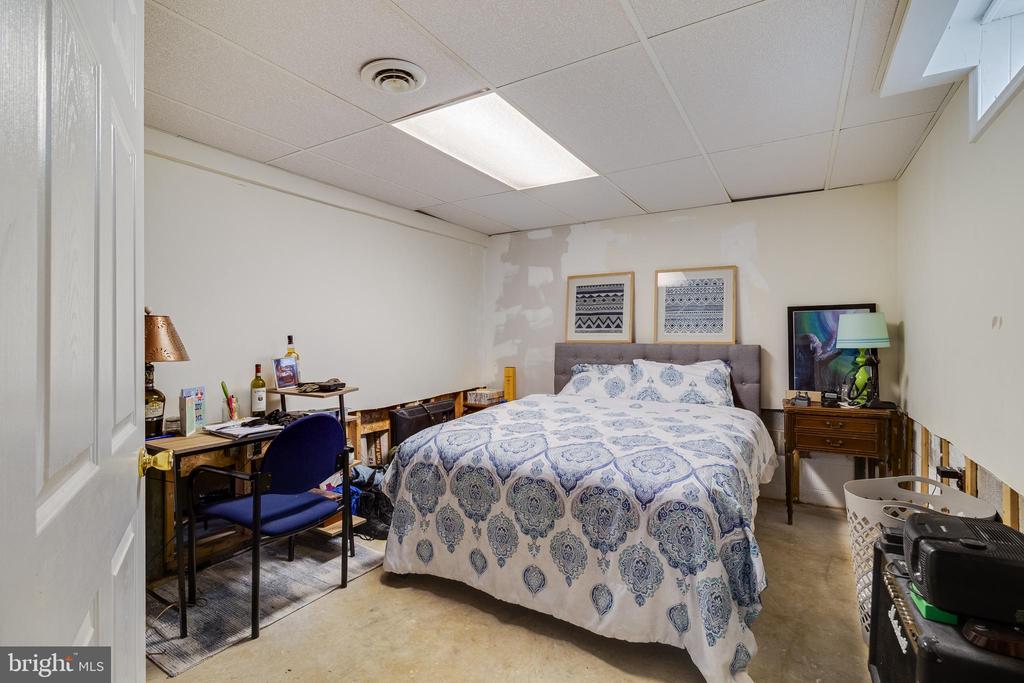 36035 ARMY NAVY DRIVE