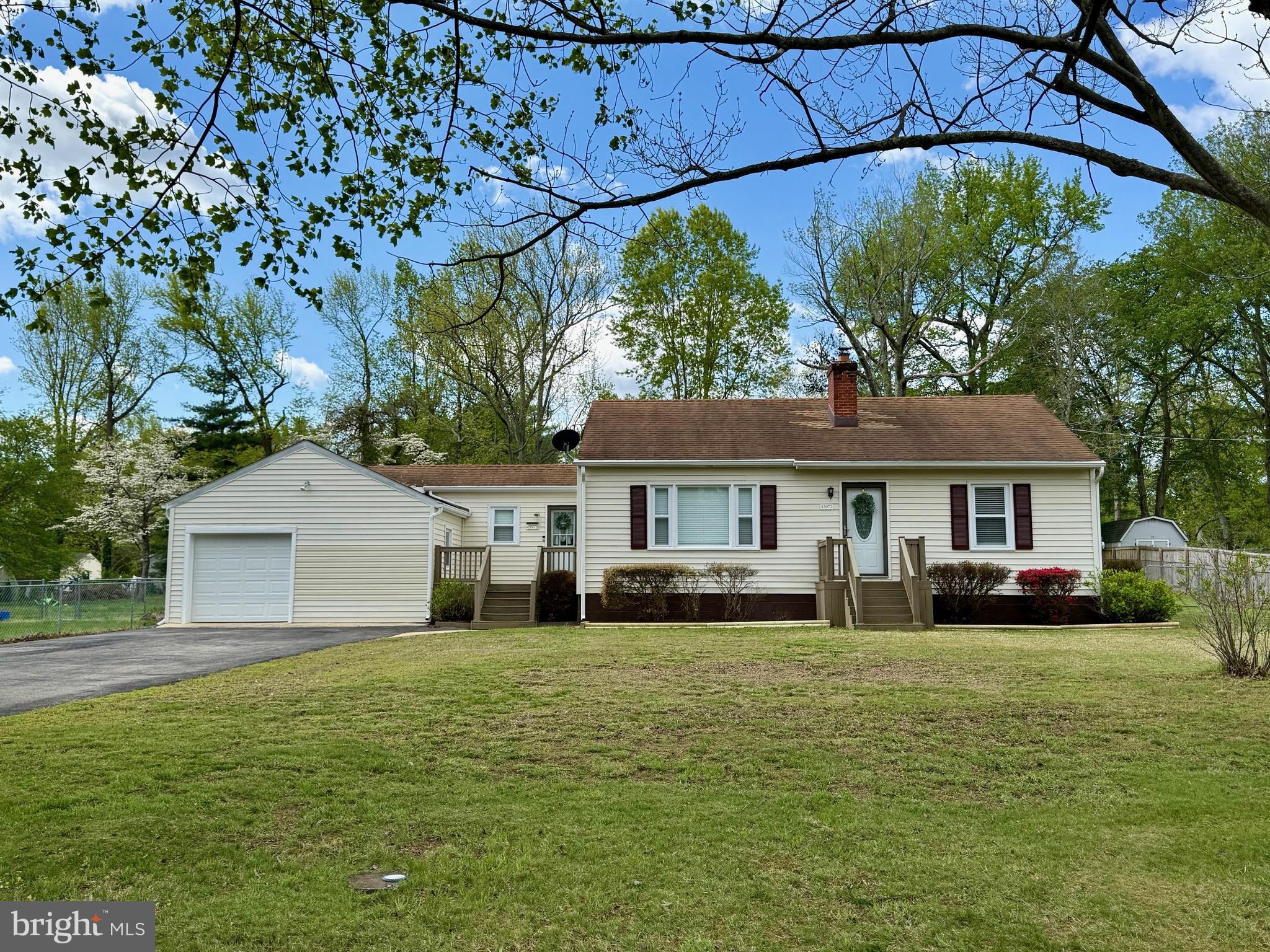 45975 E SUNRISE DRIVE