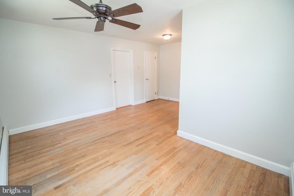 23075 HOLLYWOOD ROAD