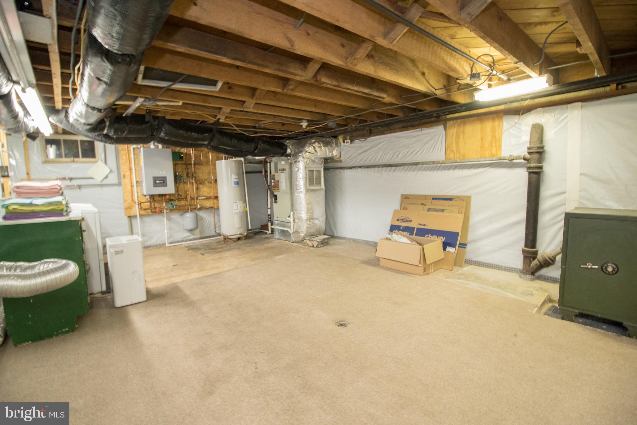 23075 HOLLYWOOD ROAD