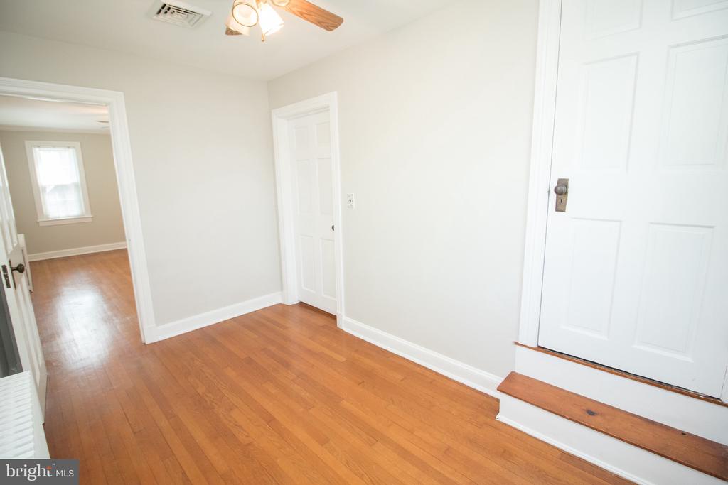 23075 HOLLYWOOD ROAD