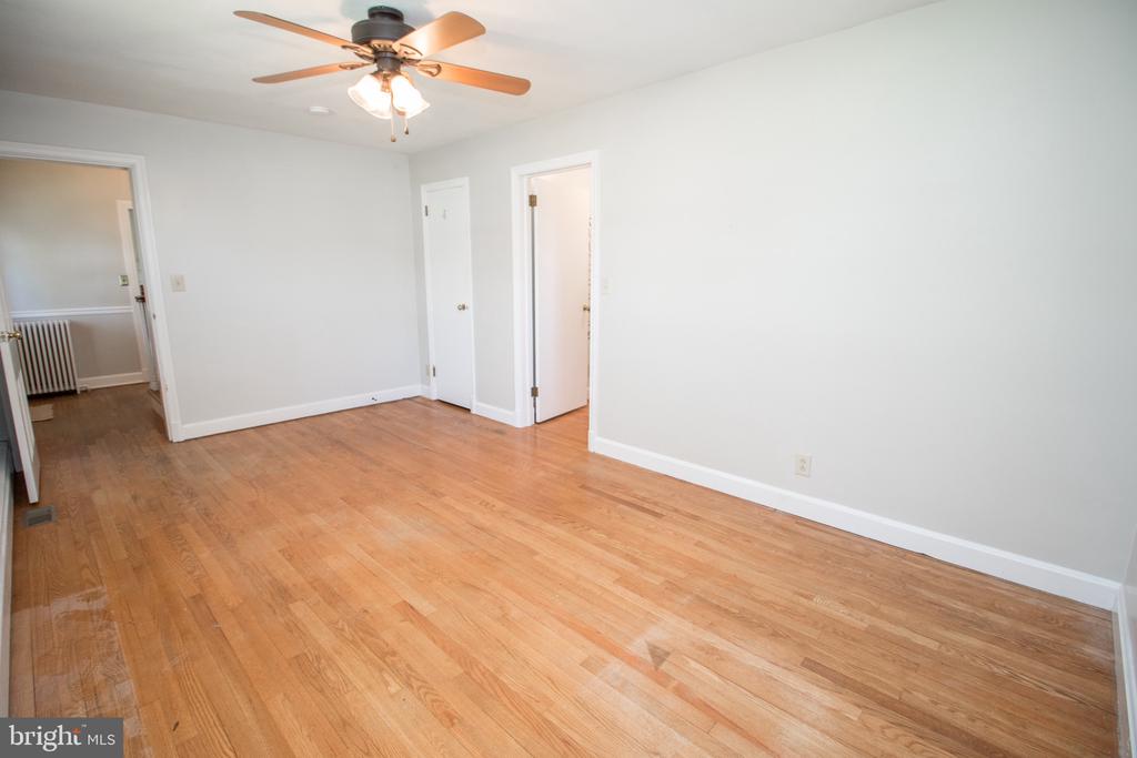 23075 HOLLYWOOD ROAD