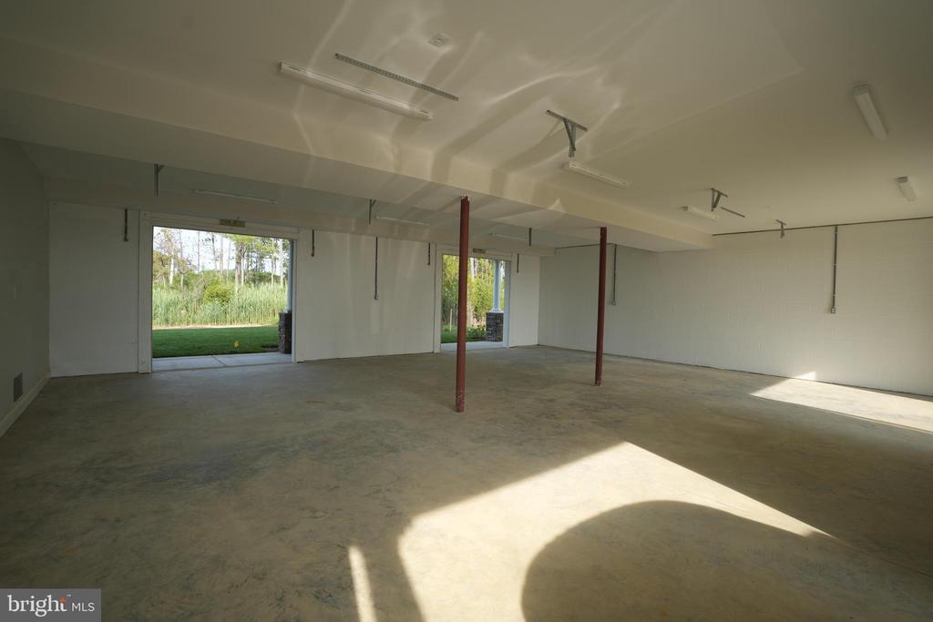 16394 THOMAS ROAD