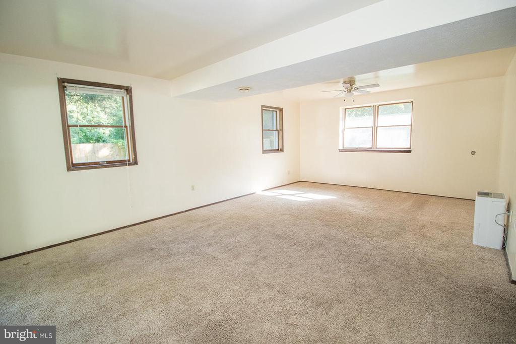 22209 LILAC WAY