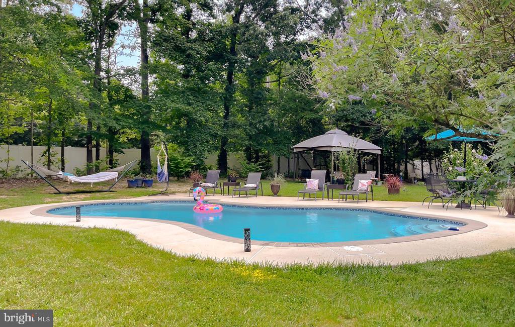 22338 WHITE OAK ROAD