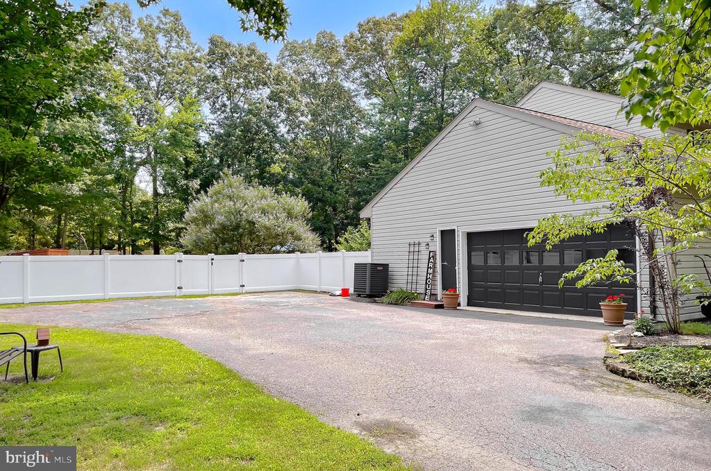 22338 WHITE OAK ROAD