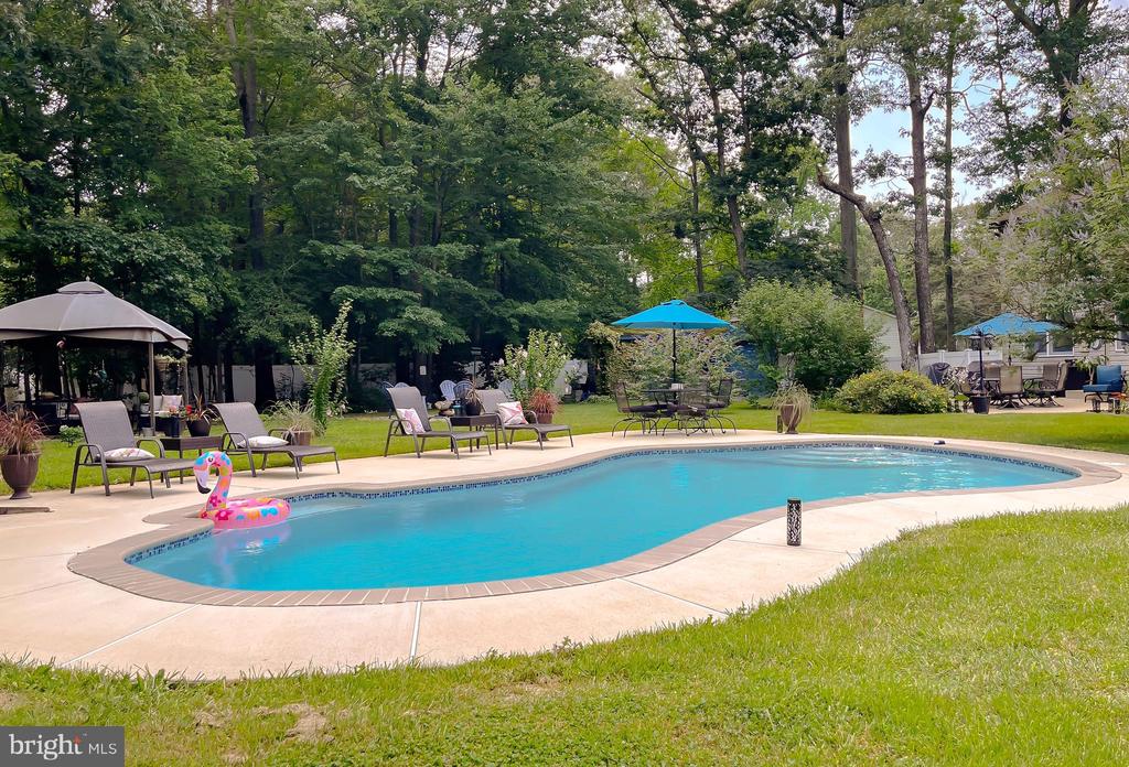 22338 WHITE OAK ROAD