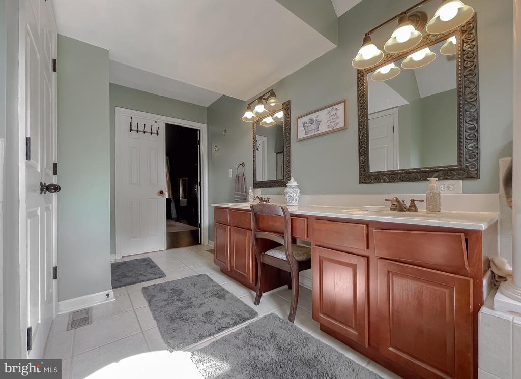 44906 GOLDEN EYE COURT