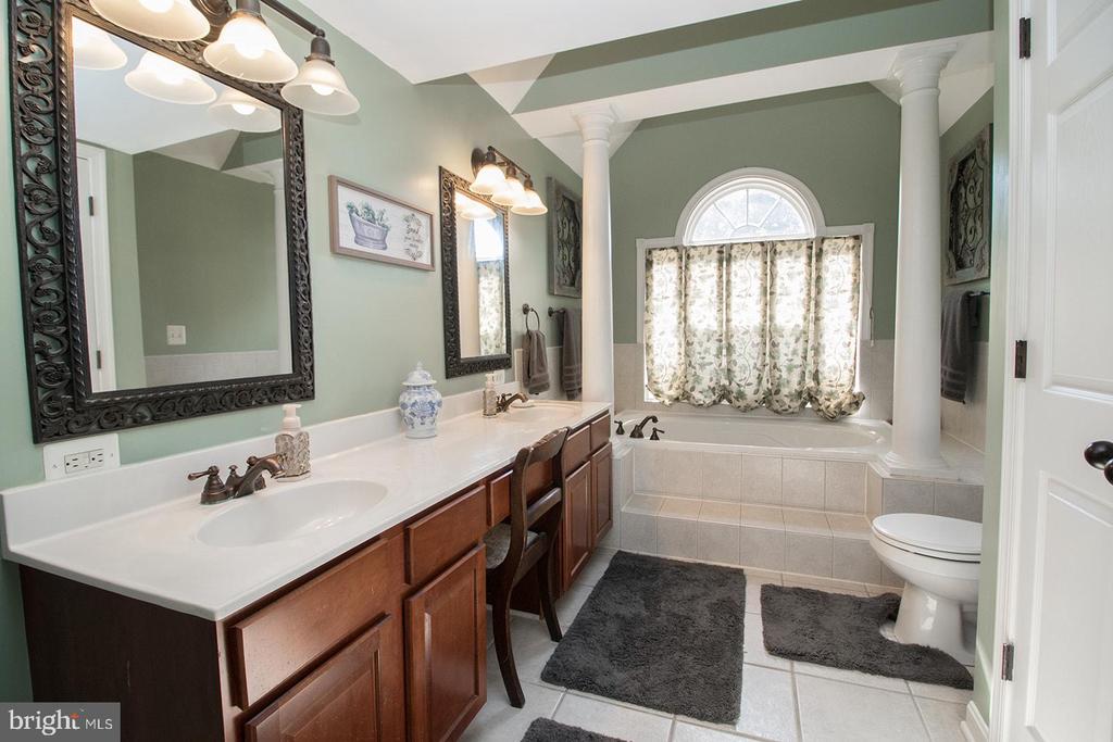 44906 GOLDEN EYE COURT