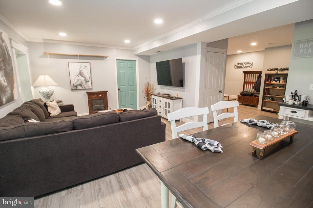 44906 GOLDEN EYE COURT