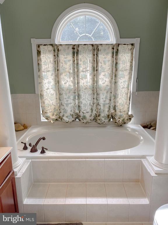 44906 GOLDEN EYE COURT