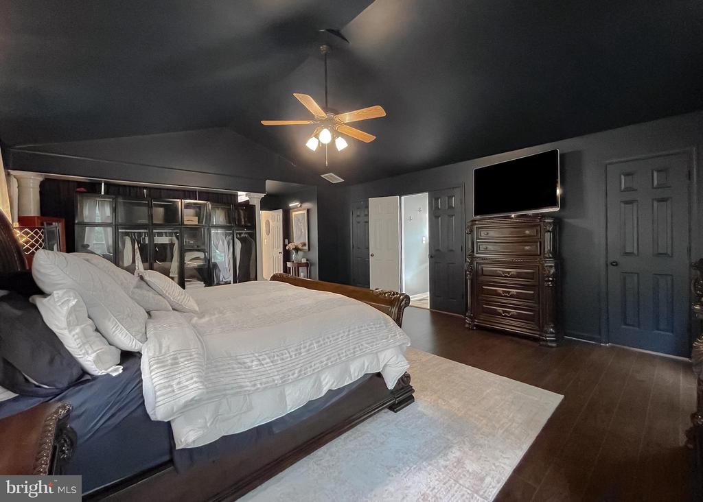 44906 GOLDEN EYE COURT