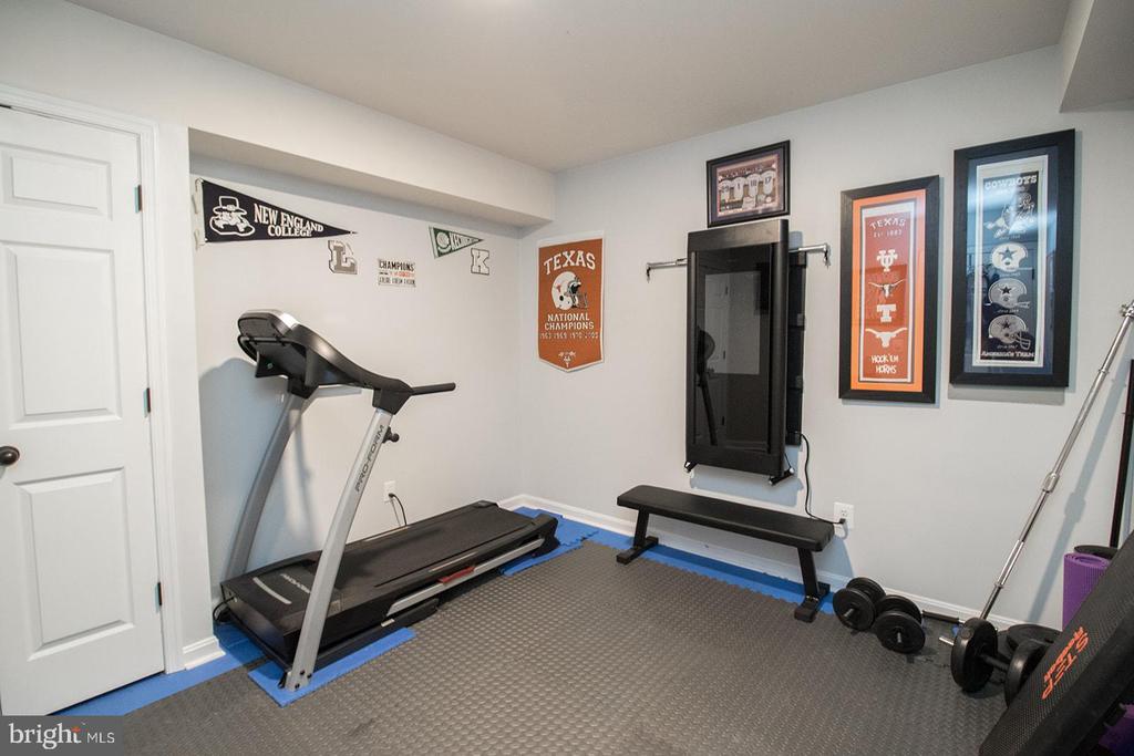 44906 GOLDEN EYE COURT