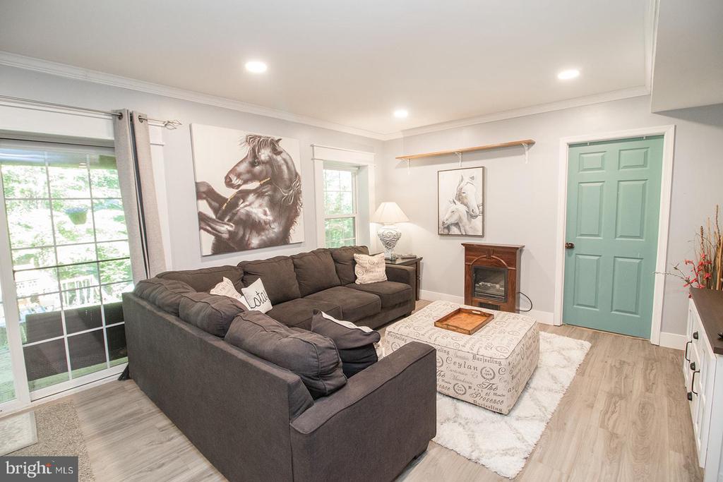 44906 GOLDEN EYE COURT