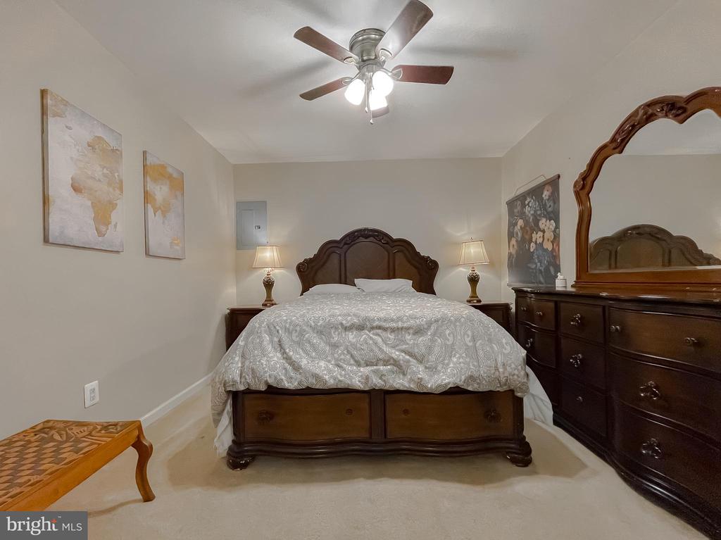 44906 GOLDEN EYE COURT