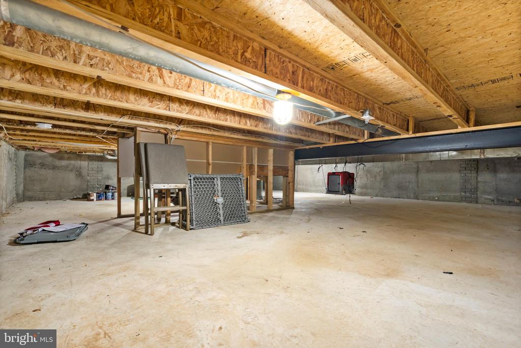 21347 BIRDSEYE COURT