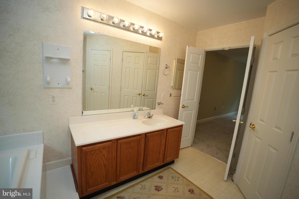 20814 DEER WOOD PARK DRIVE