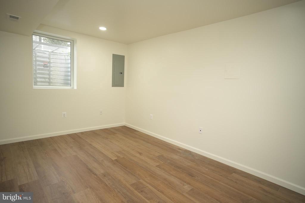 22271 GOLDENROD DRIVE BASEMENT APARTMENT