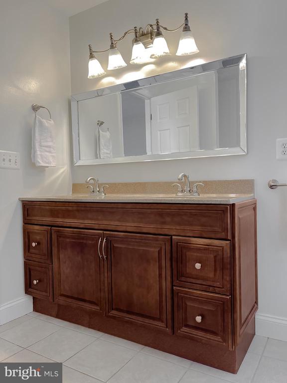 44180 CROSS BOW LANE