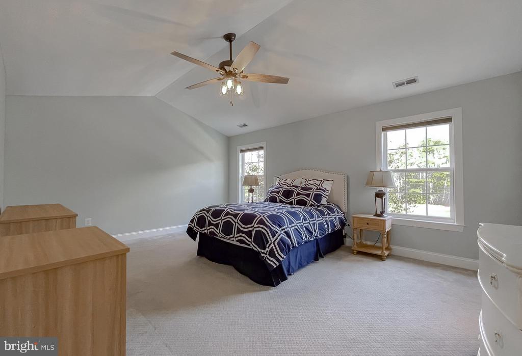 44180 CROSS BOW LANE
