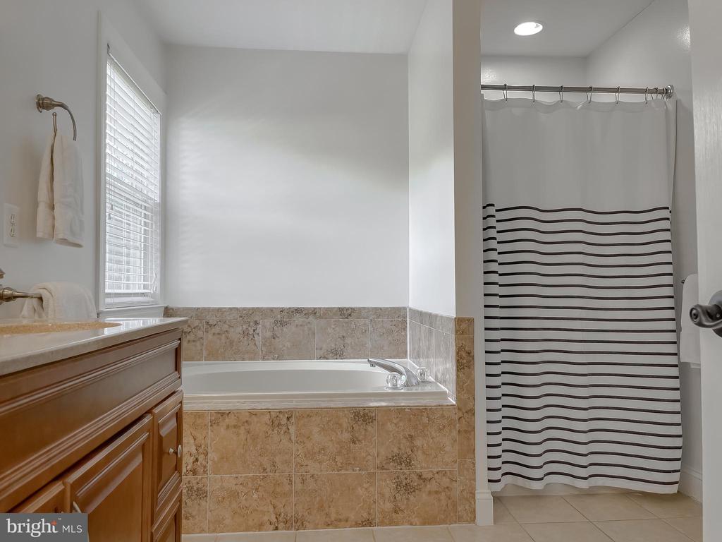 44180 CROSS BOW LANE