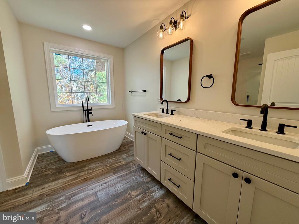 17490 LIGHTHOUSE COMMONS DRIVE