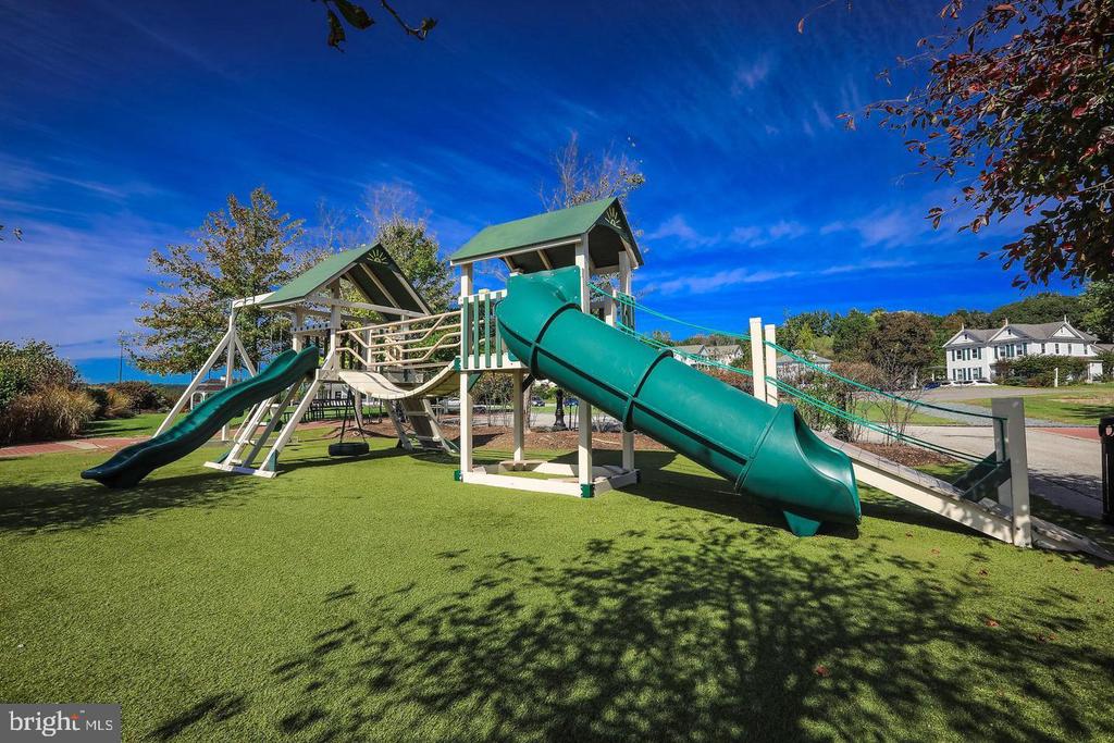 21060 WOODMERE DRIVE