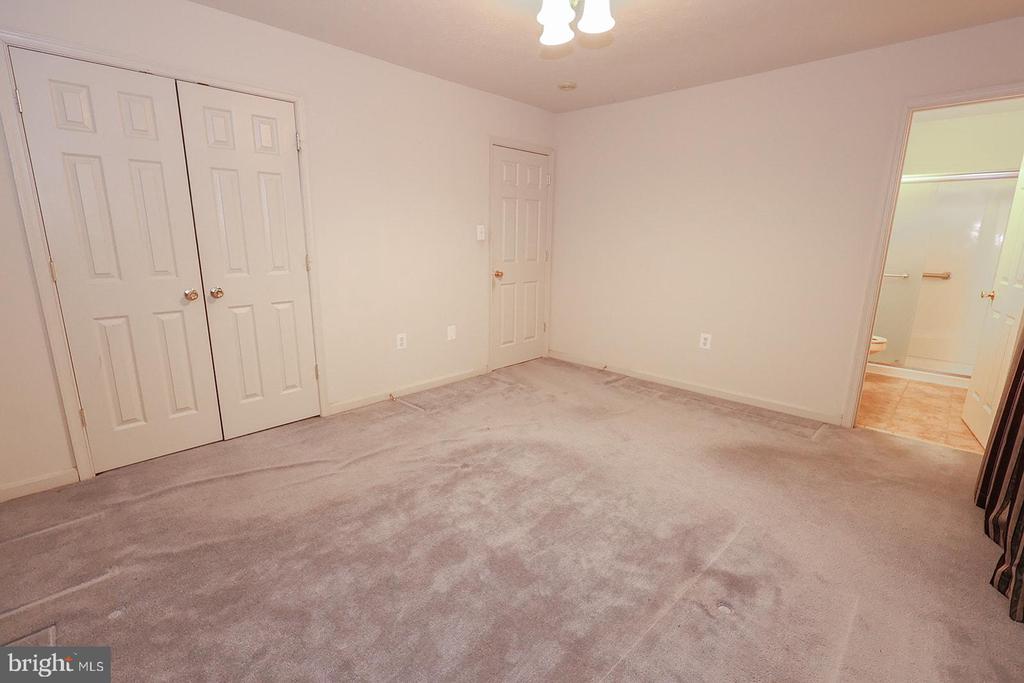 38877 JADE WAY