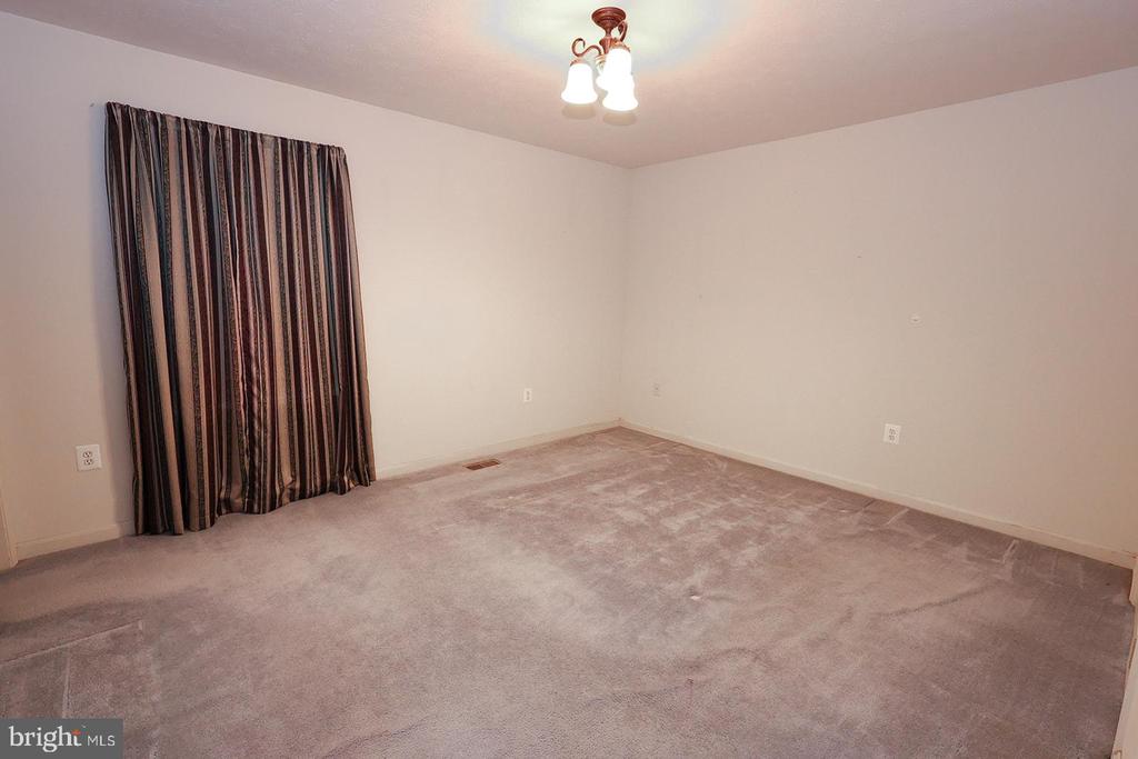38877 JADE WAY