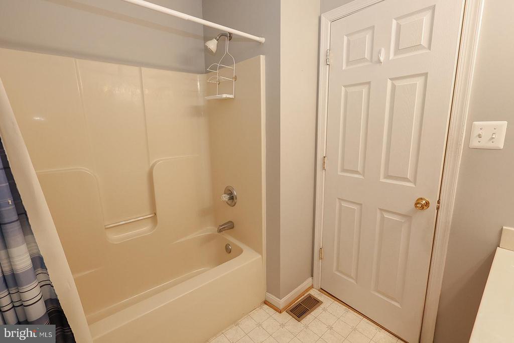 38877 JADE WAY