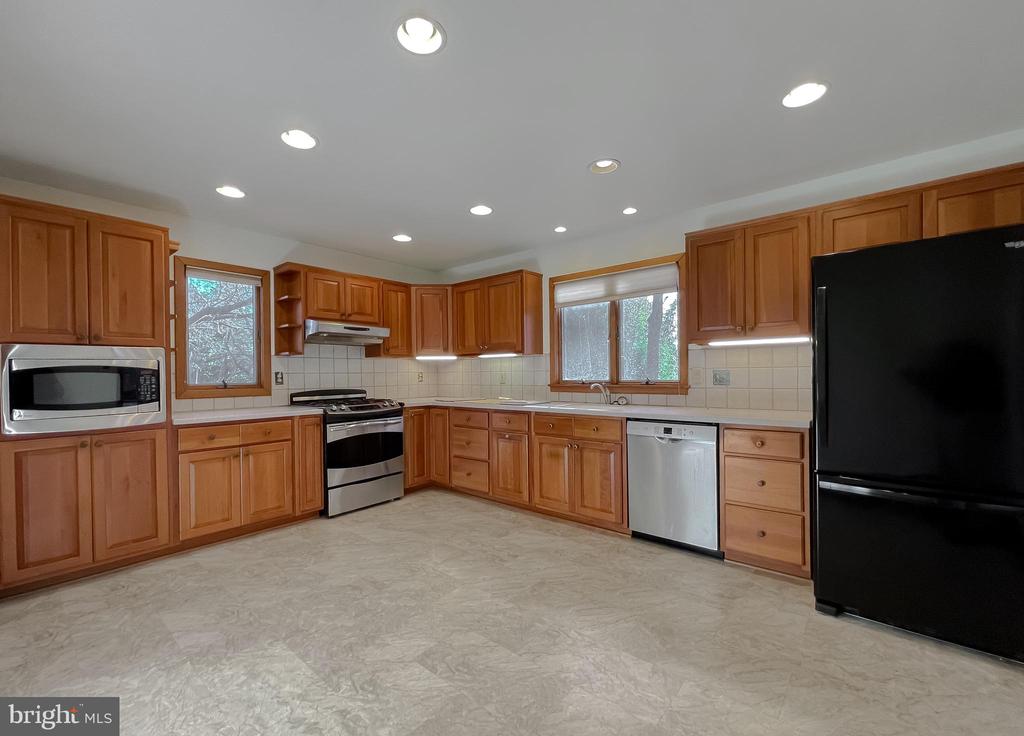 22164 MILLER COURT