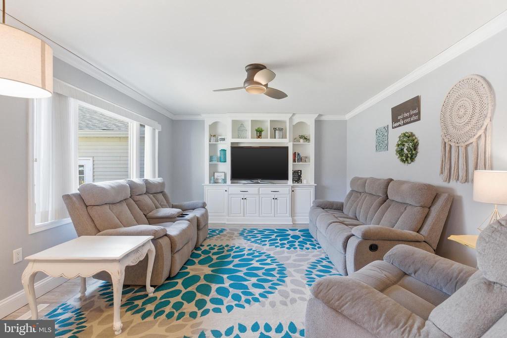 21427 LEE DRIVE