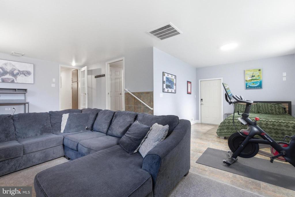 21427 LEE DRIVE