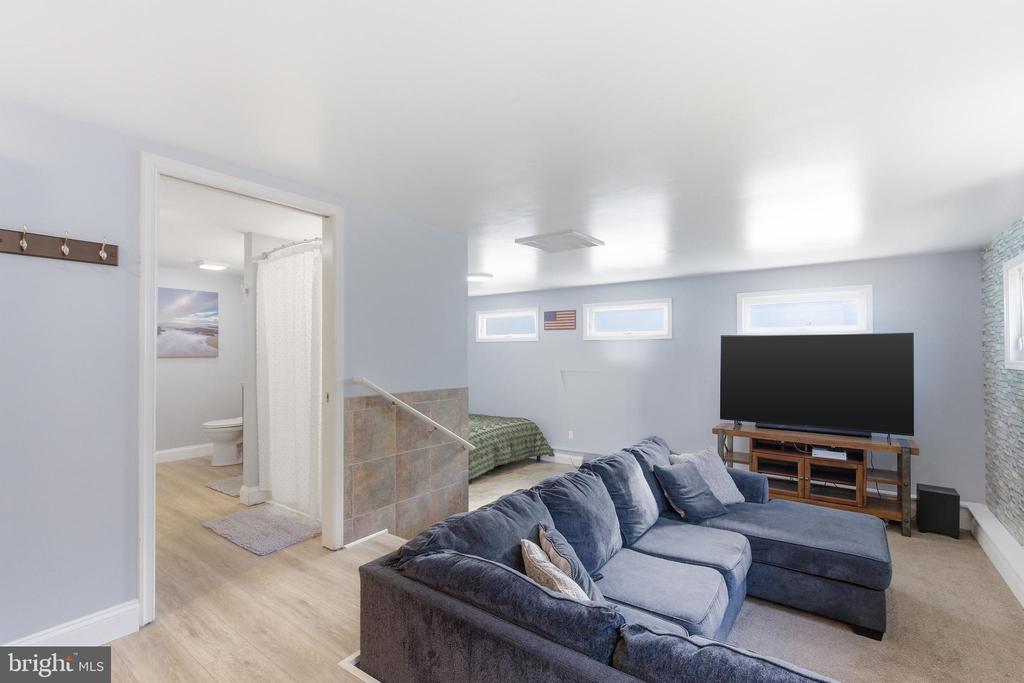 21427 LEE DRIVE
