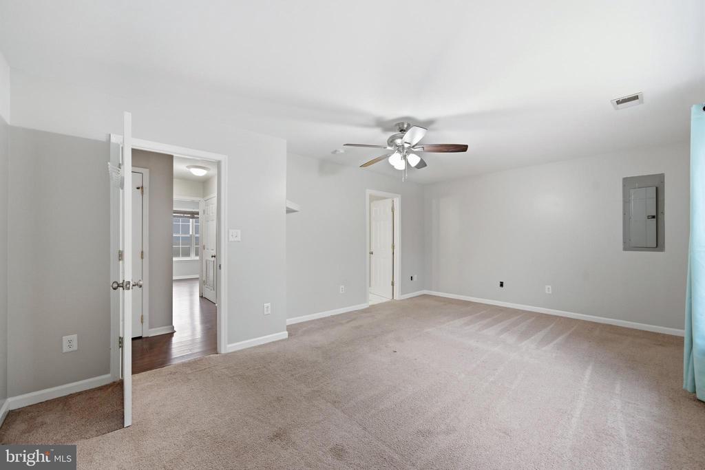 22343 NEWTOWNE NECK ROAD
