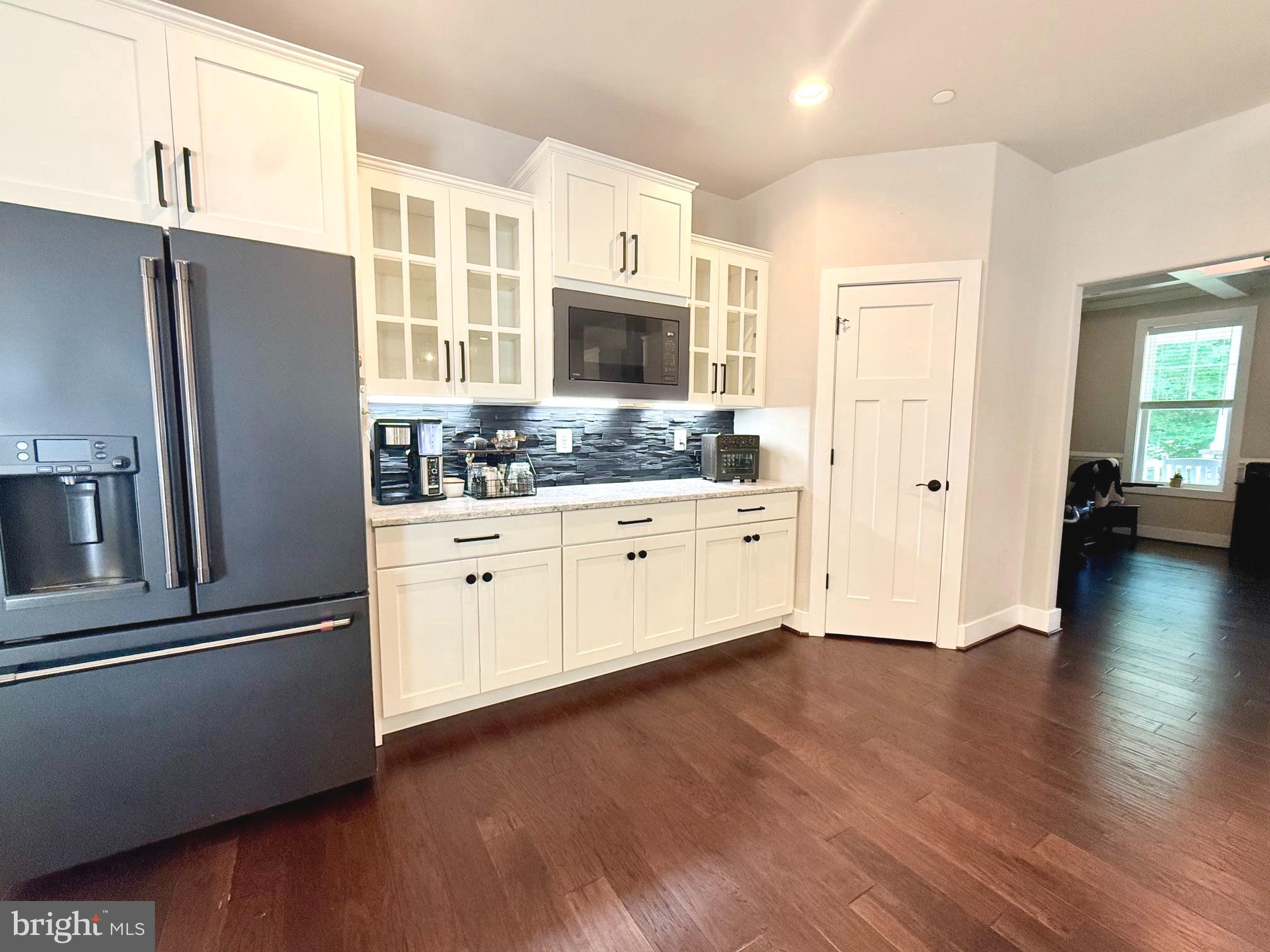 42102 WOODY LANE