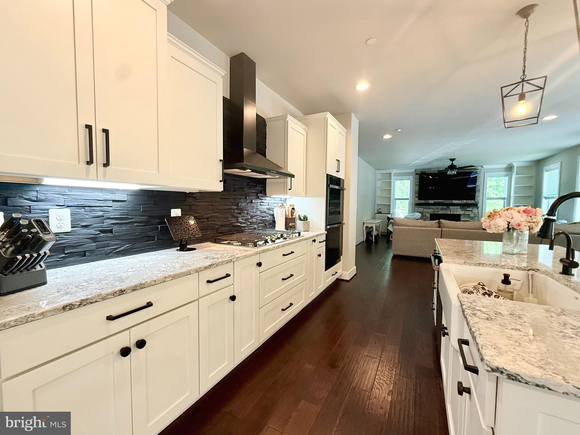 42102 WOODY LANE