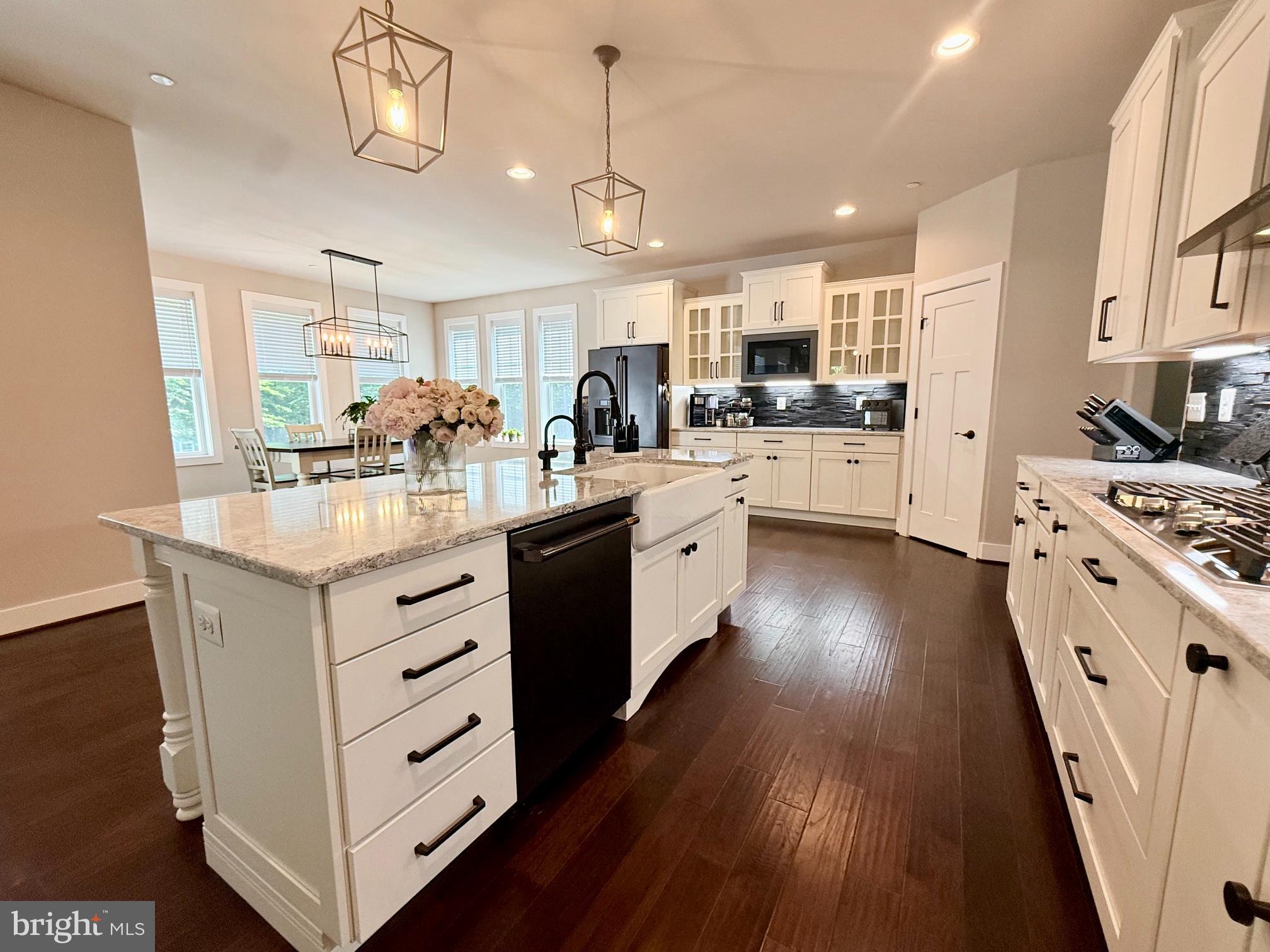 42102 WOODY LANE