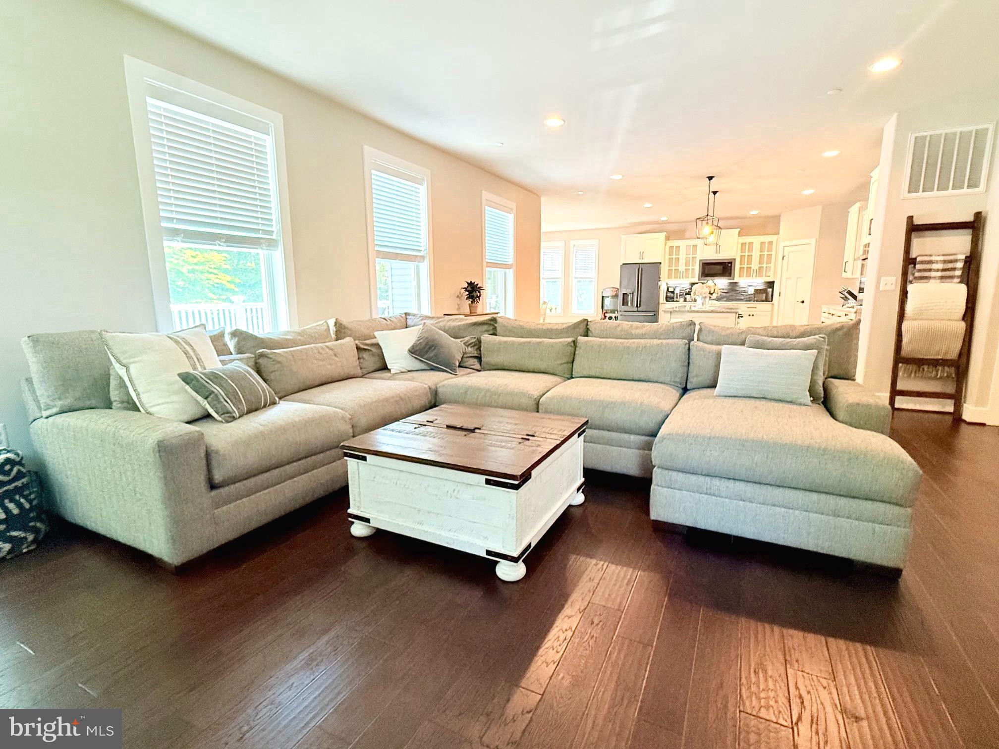 42102 WOODY LANE