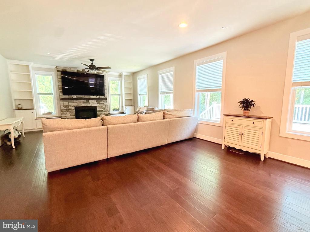42102 WOODY LANE