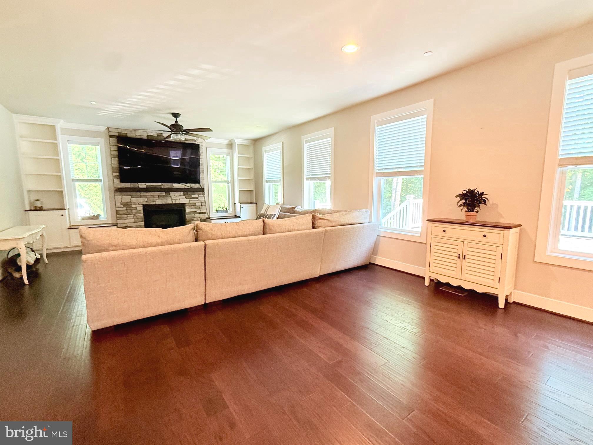 42102 WOODY LANE