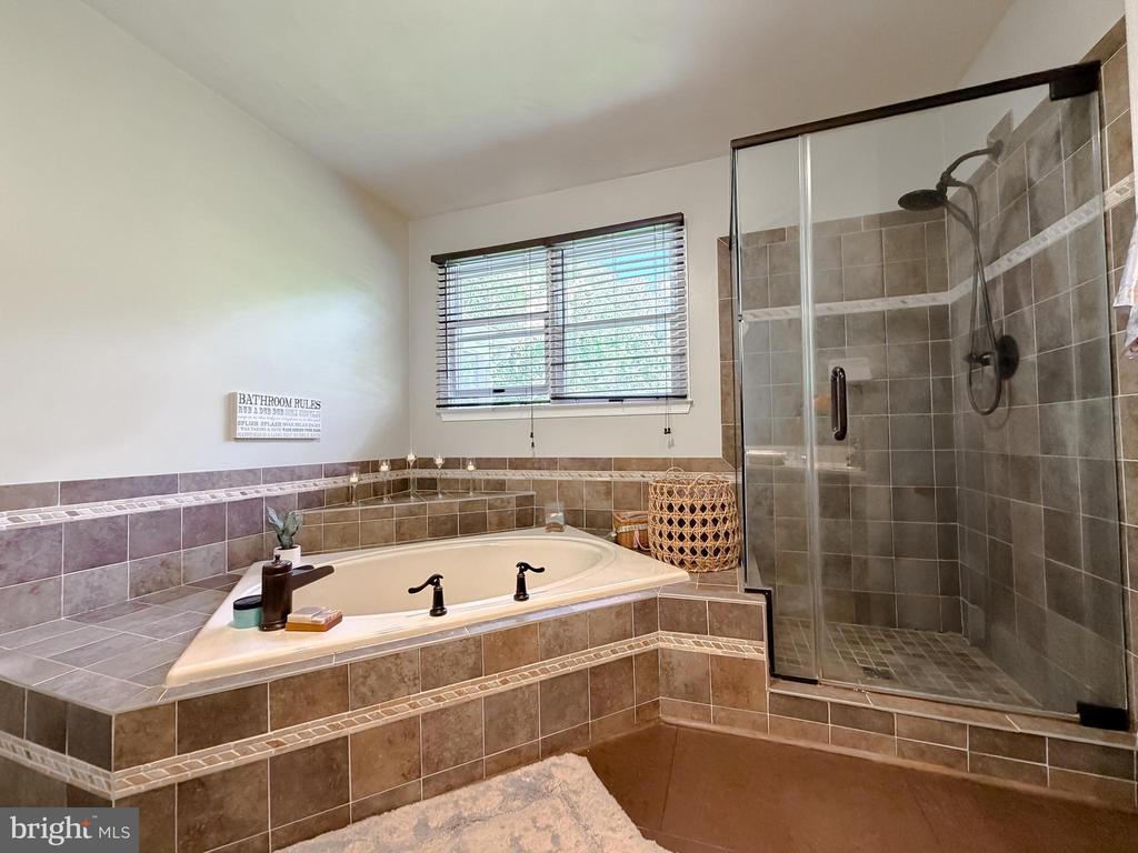 21737 PINEHURST COURT