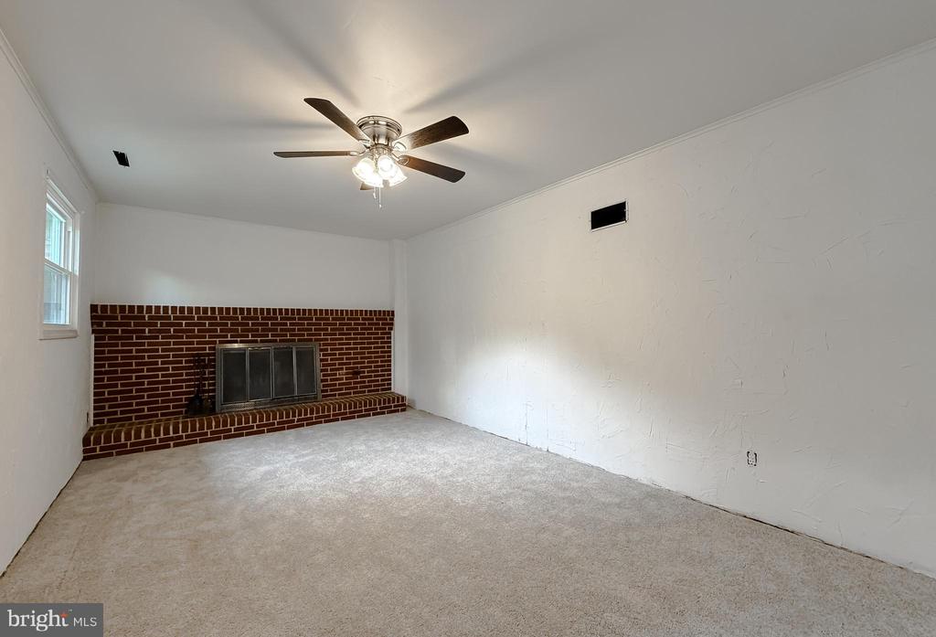 21415 WILLIAMS DRIVE