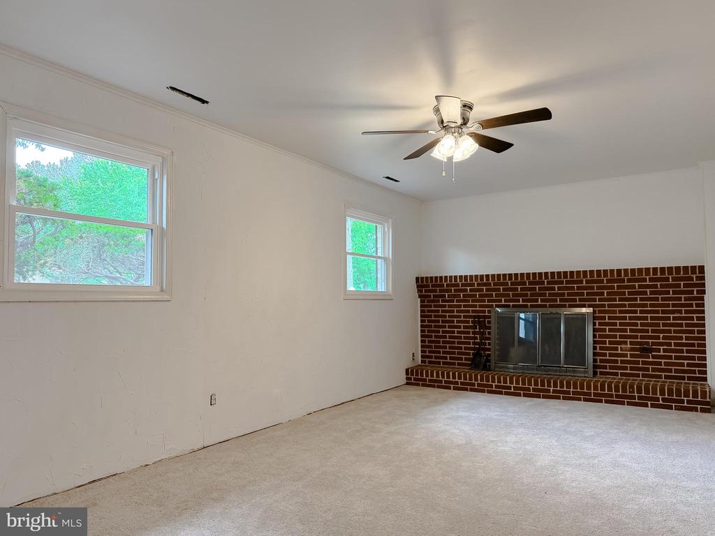 21415 WILLIAMS DRIVE