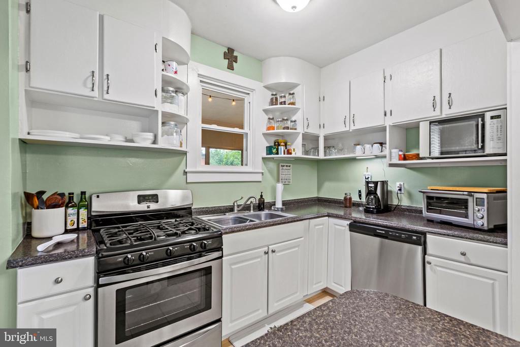 24669 HOLLYWOOD ROAD