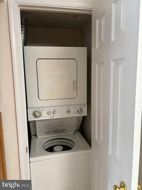 22756 LAWRENCE AVENUE Unit: 6