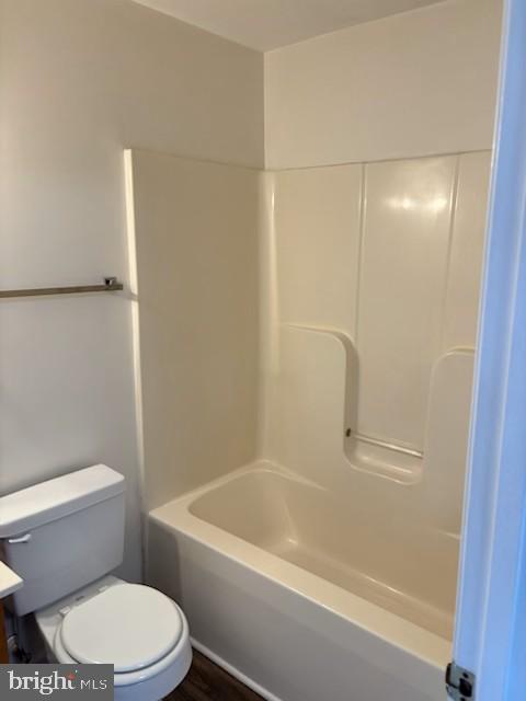22756 LAWRENCE AVENUE Unit: 6