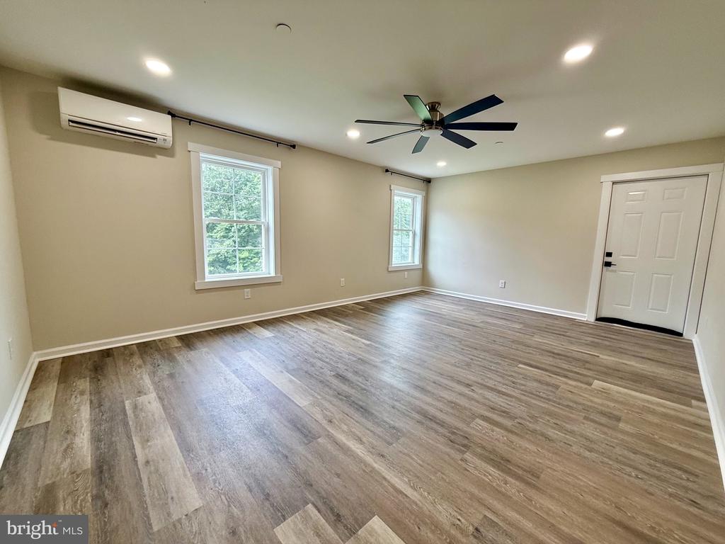 44845 DOT BANAGAN LANE Unit: GARAGE APT