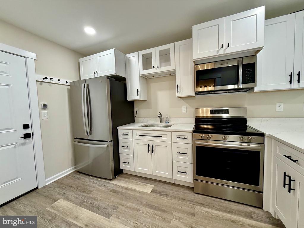 44845 DOT BANAGAN LANE Unit: GARAGE APT